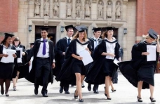 英国留学pk美国留学